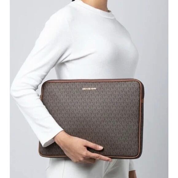 MICHAEL KORS Signature Jet Set Travel Large Laptop Case Brown Multi - Picture 1 of 12
